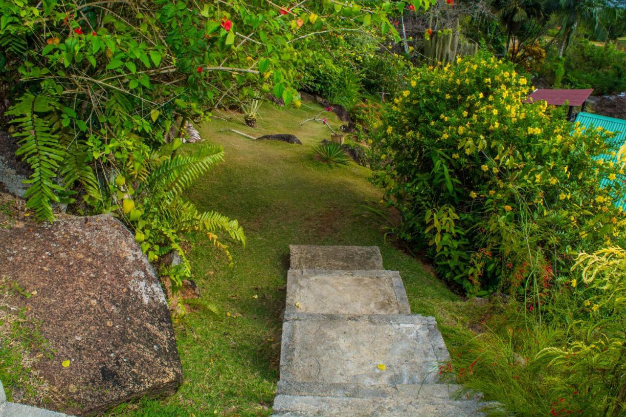 Les Elles Guesthouse Self Catering Baie Lazare  ภายนอก รูปภาพ